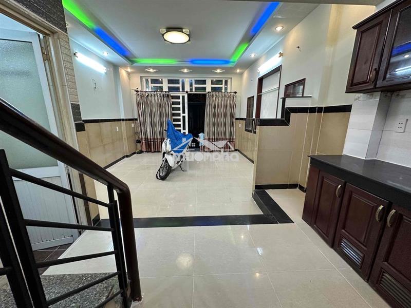 Nnc ngay chợ bà chiểu 2pn 2wc có máy lạnh