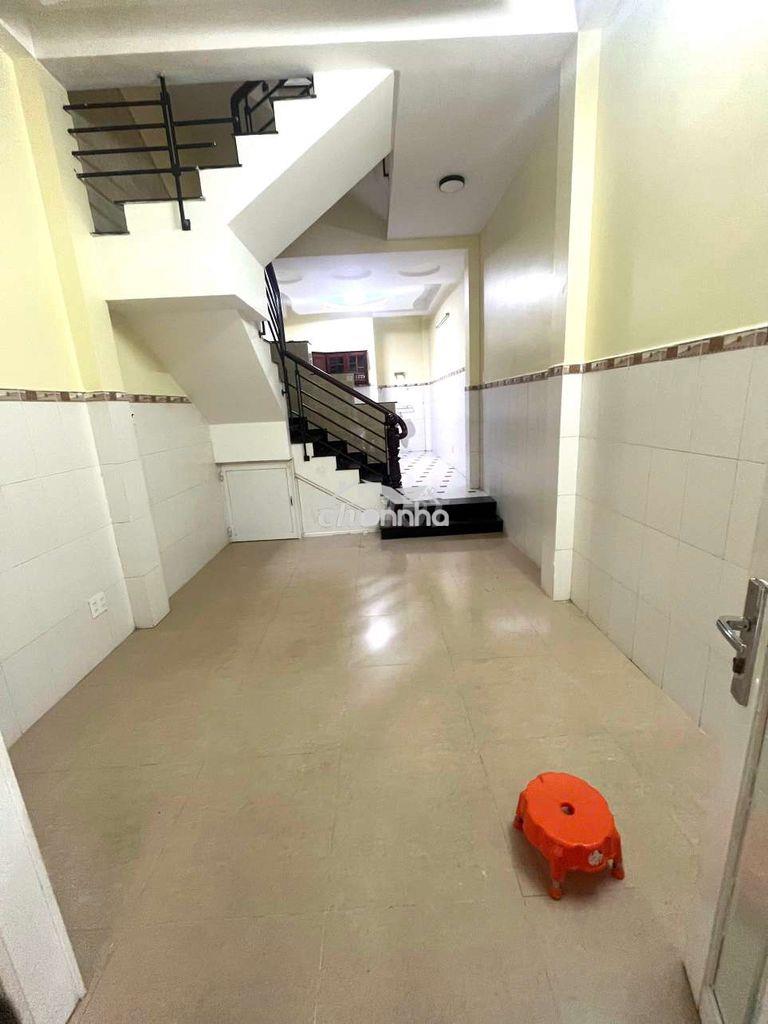 3 phòng hẻm 6m lạc long quân