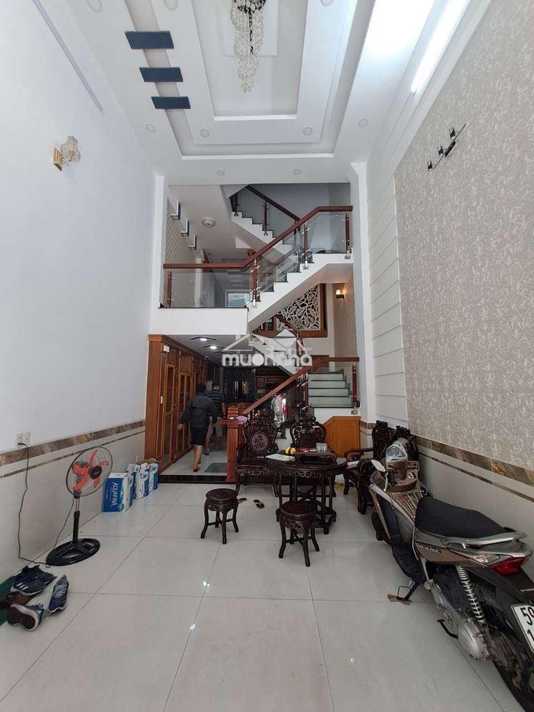 Cho thuê nhà 4x14, đúc 5 tầng, hẻm thông xe hơi, giá 17tr/thg