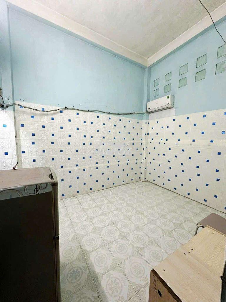 Cho thuê phòng q3.rộng rãi. nội thất cửa sổ.tolet riêng 2tr7 3tr1 3tr3 - 3