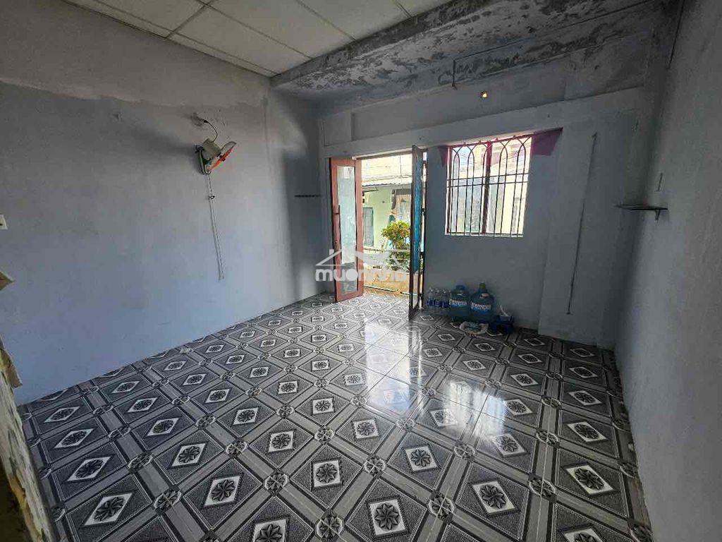 Tôn đản, quận 04. phòng ban công giá 2tr9. lh *** - 3