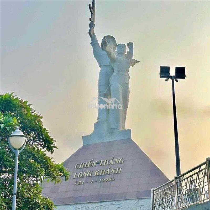 290(nhht)sở hửu ngay lô đất cách tượng đài chiến thắng, long khánh 2km