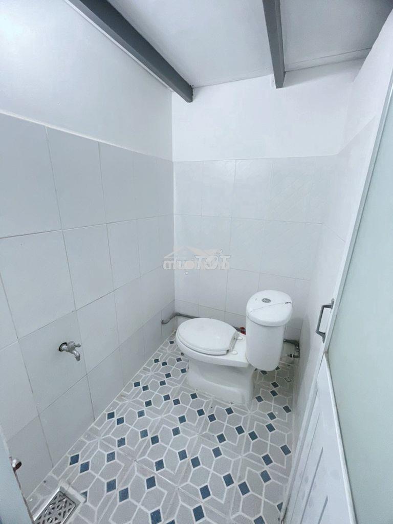 Phòng có gác rộng rãi, gần khu cnc, ngã 4 thủ đức, đình phong phú - 2