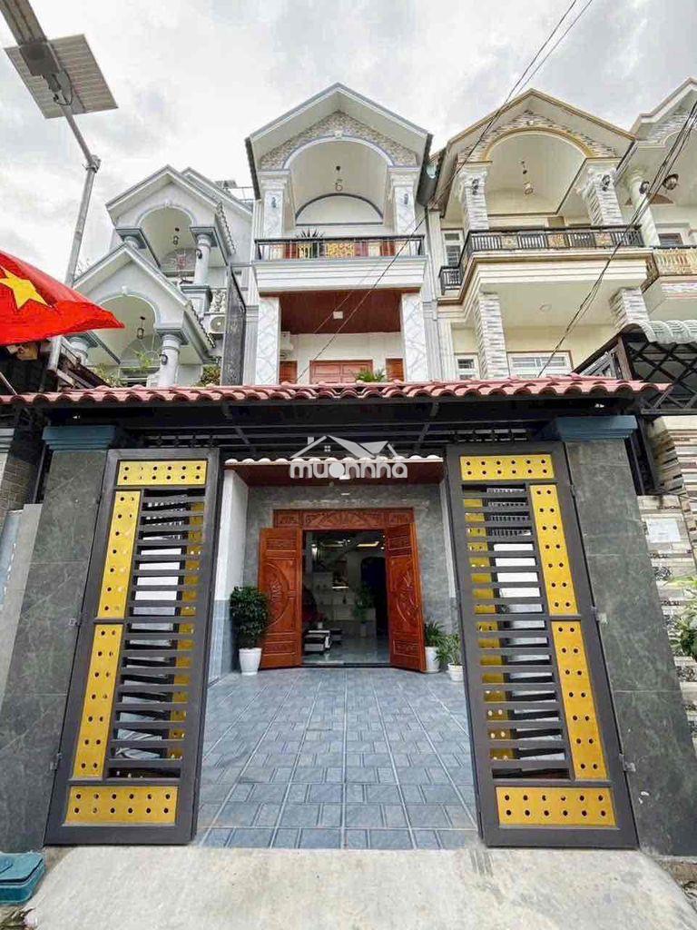 Bán gấp nhà gần chợ thông dụng - sân xe hơi nhà 2 lầu