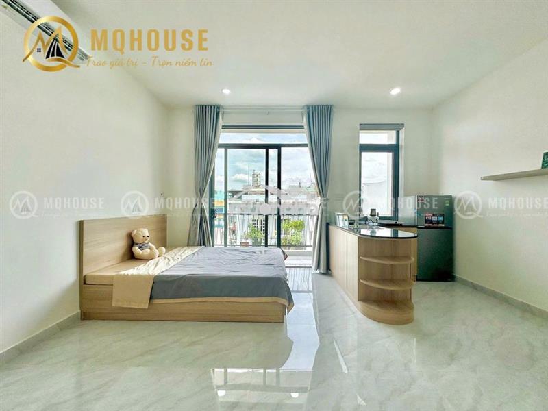 Studio ban công giặt riêng nhà mới ngay ngã tư bảy hiền