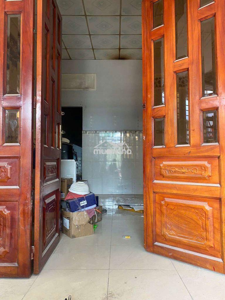 Cho thuê nhà đang sơn mới xe hơi ngủ trong sân tân chánh hiệp q12
