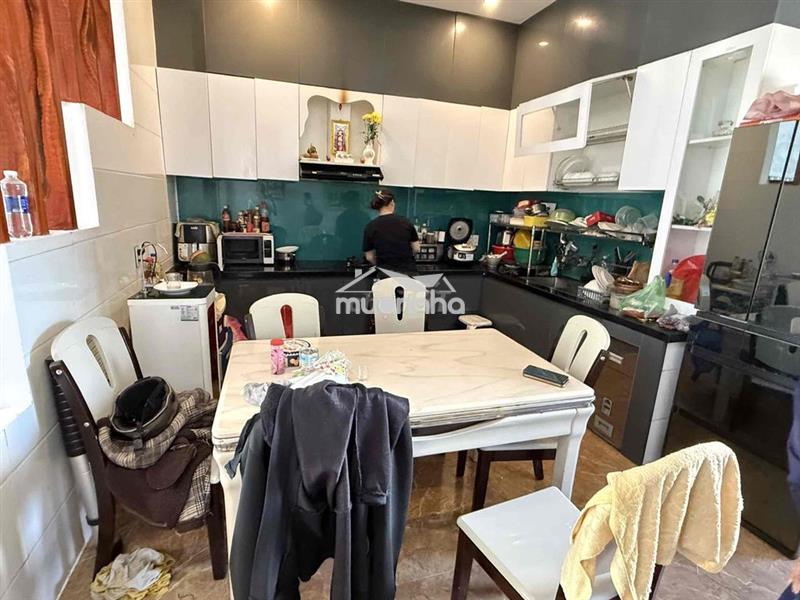 Bán nhà 3 tầng sát biển
