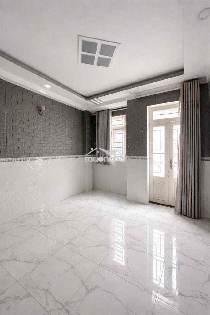 Không có căn thứ 2 trong khu vực - 4