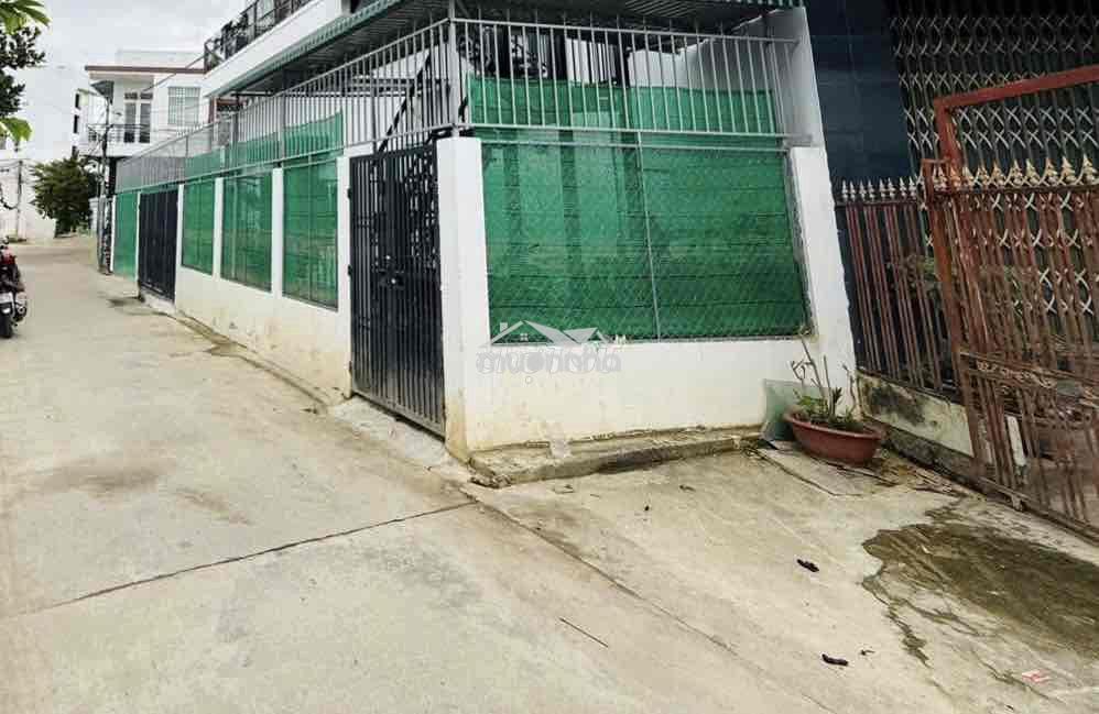 Siêu phẩm x/y đường số quận 4 ngay hồ bơi - khu trung tâm thể thao - - 2