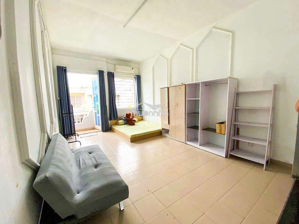 Studio full nội thất ban công rộng hơn 30m² - 3