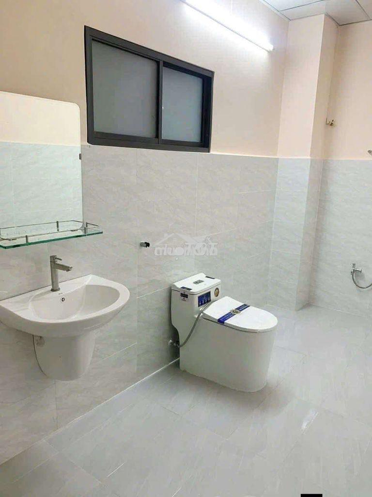 Cho thuê nhà đ/c 139/10 lũy bán bích - 4x15- 1 lầu - lững -2pn-2wc - 4