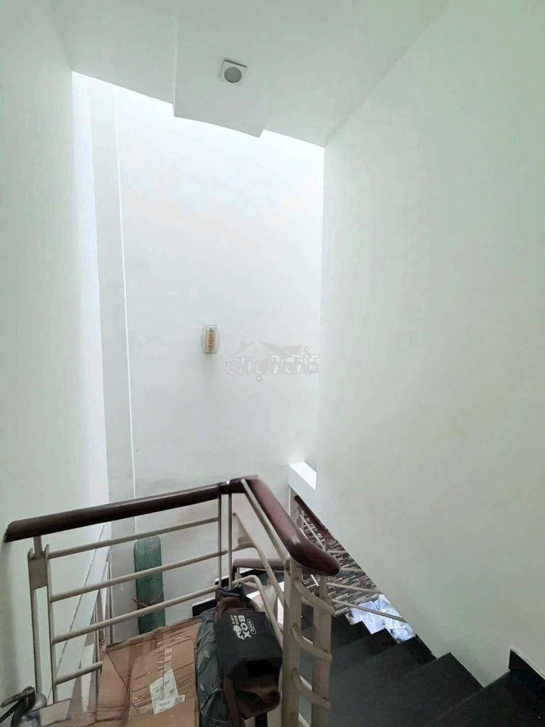 Bán nhà 4x14 sát nhà ga t3 sân bay tân sơn nhất 
