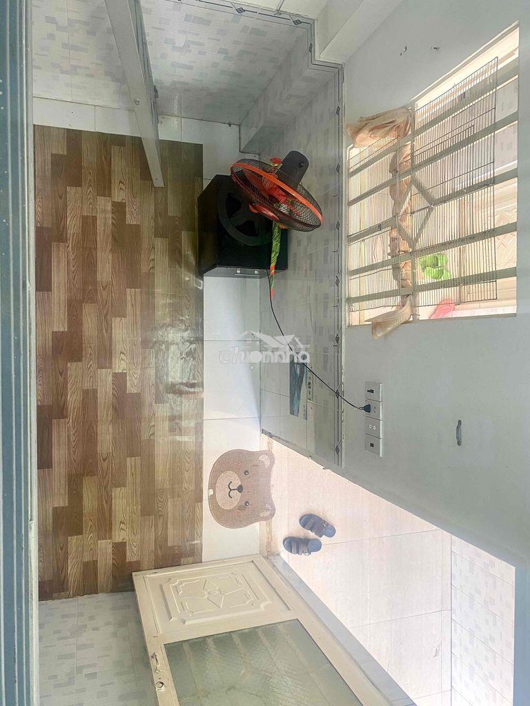 Phòng thoáng mát, có gác, balcon gió trời gần bx quận 8. ub bình hưng - 3