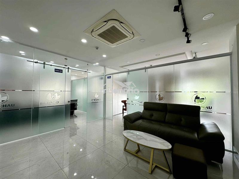 Văn phòng tầng 2 9x17m full nội thất, hầm để xe rộng rãi giá 19tr