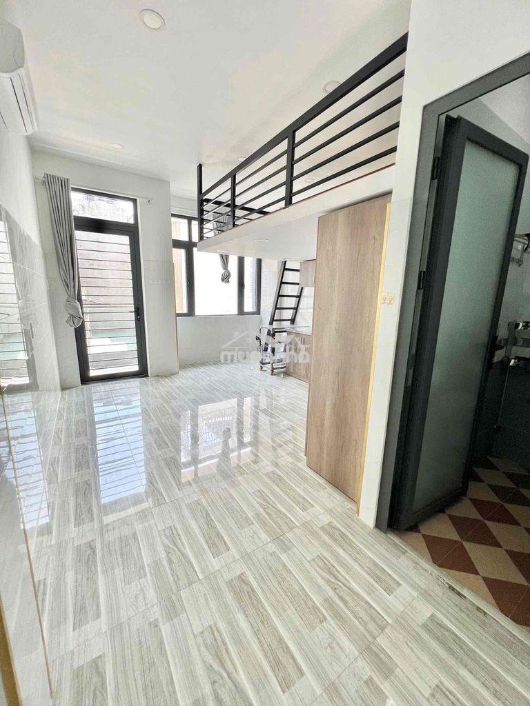Phòng mới giá rẻ gác cao, ban công thoáng, rộng 35m2 gần đh uth, q1