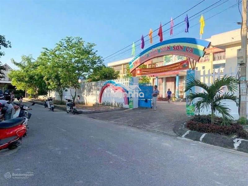 Ban gấp miếng đất rào sẵn