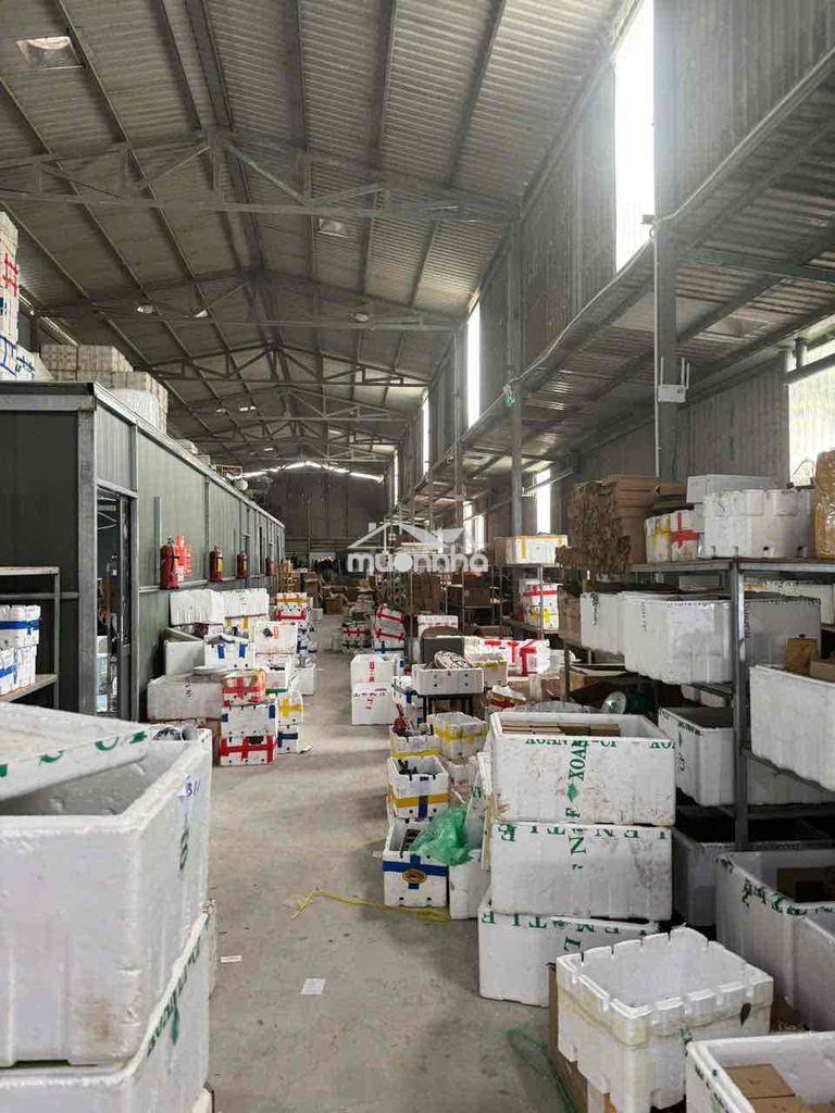 Cho thuê kho 700m² + 5 phòng máy lạnh + camera sẵn + xe tải 10 tấn vào - 2