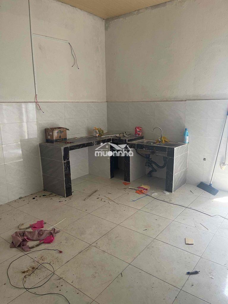 Cho thue dt -4x20  gac lung -2p ngủ-1p kin-1p hở dien nuoc chinh ấp 3 - 4