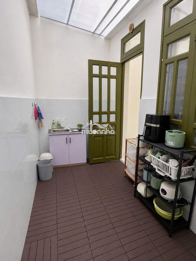 Cho thuê phòng ban công trung sơn: 30m2, lầu1,nội thất đầy đủ