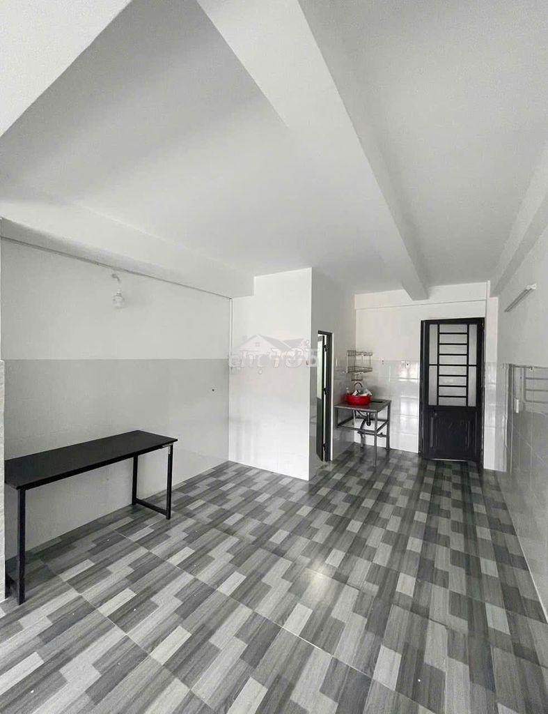 Phòng 30m2 ngay lê văn việt, trường tc marketing cũ, an ninh, dạng 1pn - Ảnh 3
