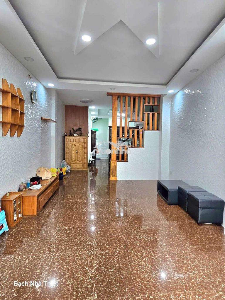Nhà ngay trung tâm, hẻm 1 séc, ko quy hoạch - 3