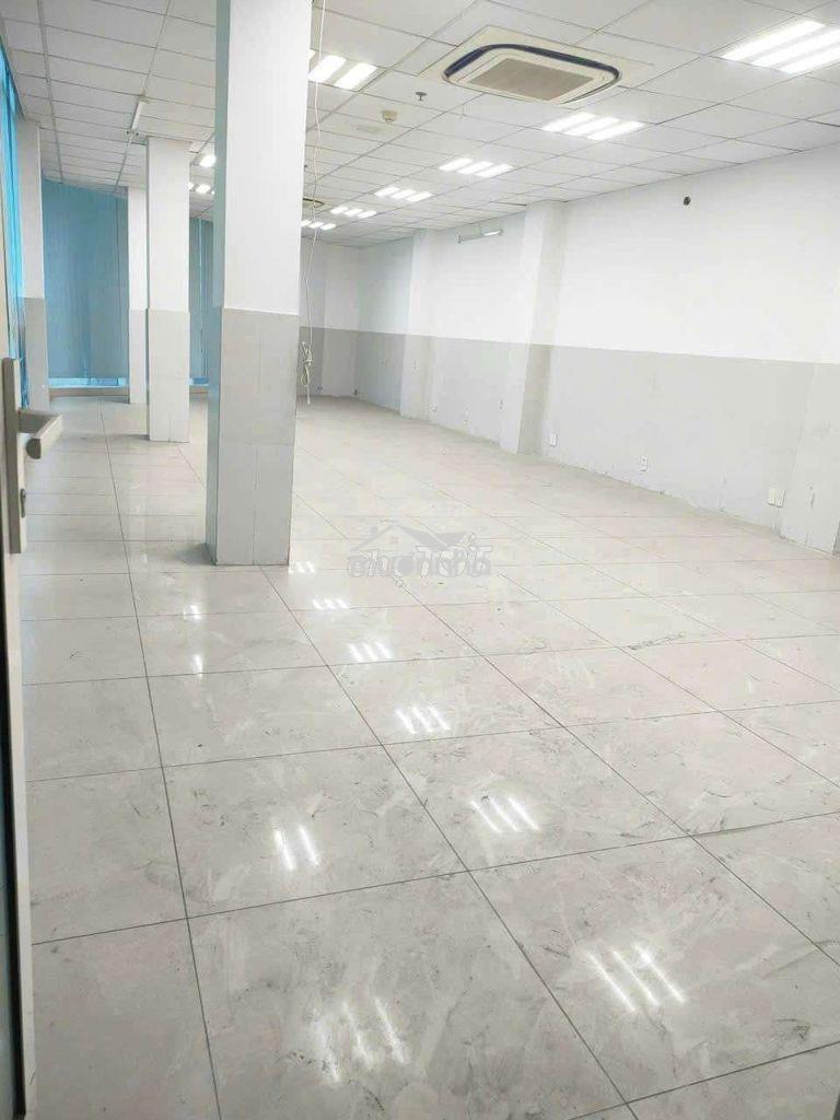 Cho thuê nhà nguyên căn góc 2 mặt tiền đường trần hưng đạo. q5 - 3
