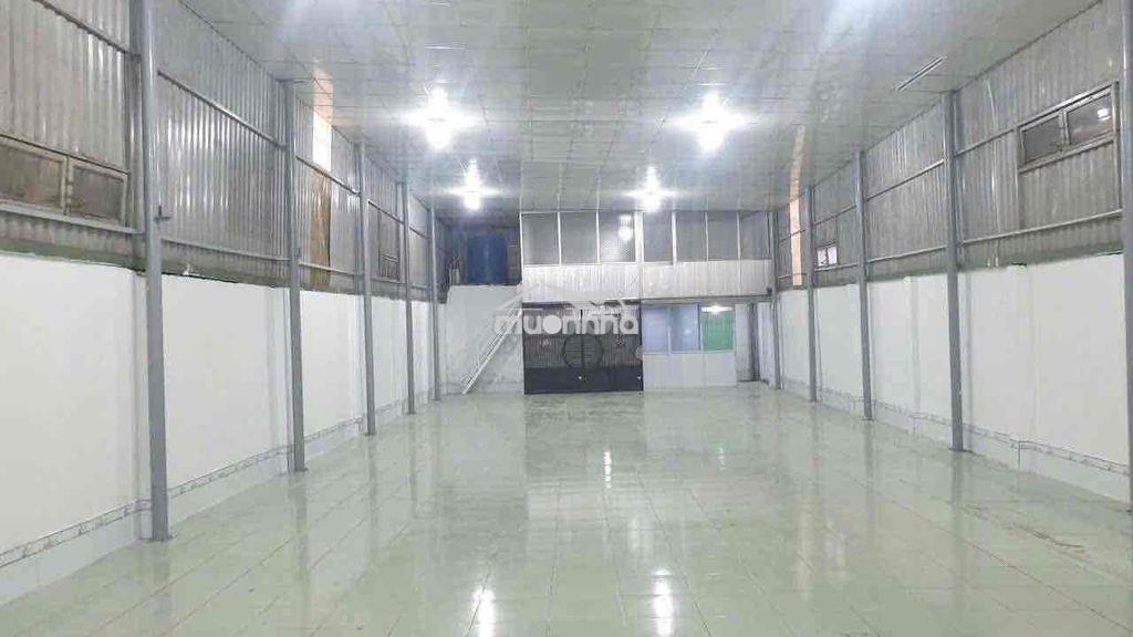 Kho chánh nghĩa , 300m2 đường xe tải lớn ,có 2pn - 2