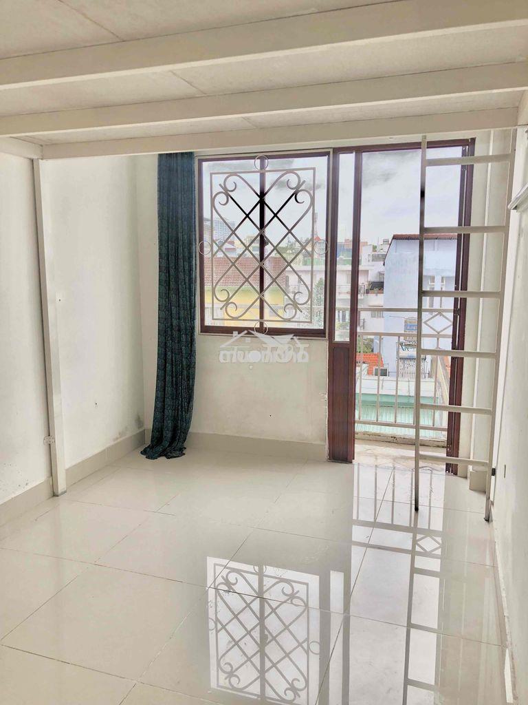 Phòng mới đẹp có ban công, gần đh hutech 2