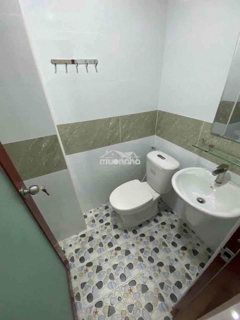 Q4 cần cho thuê phòng 3tr đầu tháng 7 dọn vào - 2