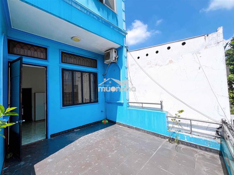 Phòng mặt tiền có sân thượng riêng