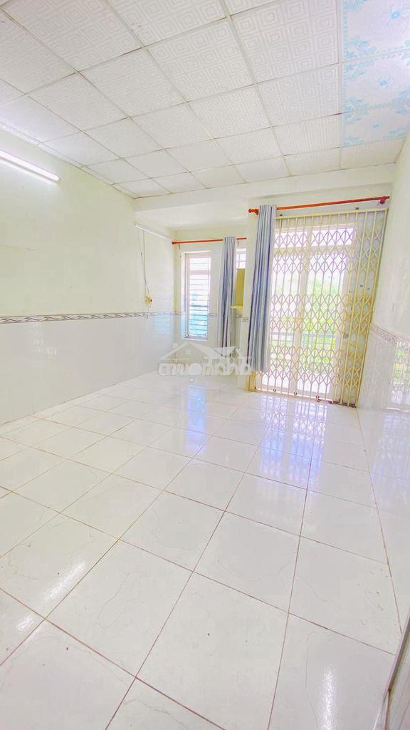Cho thuê nhà 3 phòng ngủ có sân rộng khu cic8 tiện văn phòng 7 triệu - 4