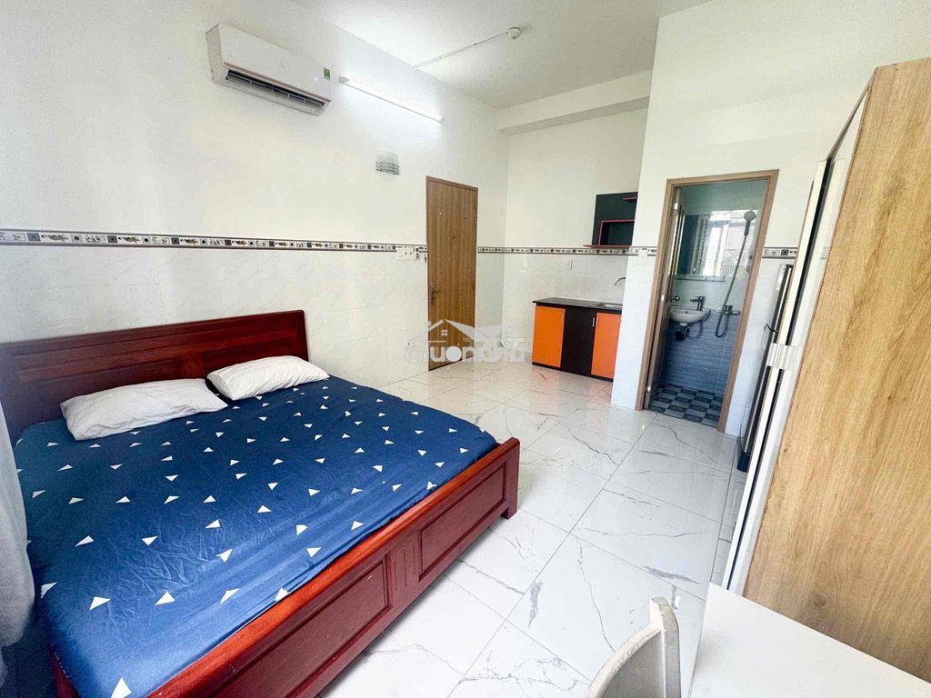 Phòng rộng có view cửa sổ thoáng full nội thất - 2
