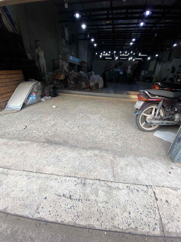 Nhà mặt tiền gần ngã ba bầu - 2