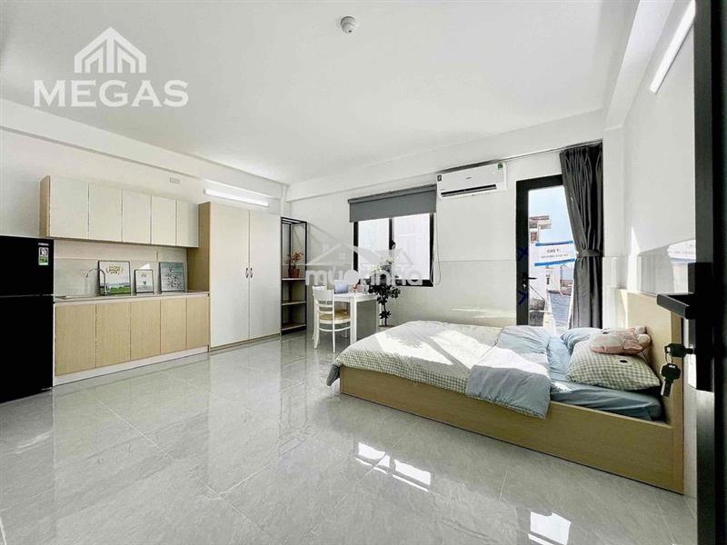 Căn hộ dịch vụ studio ban công full nội thất ngay ngã năm chuồng chó