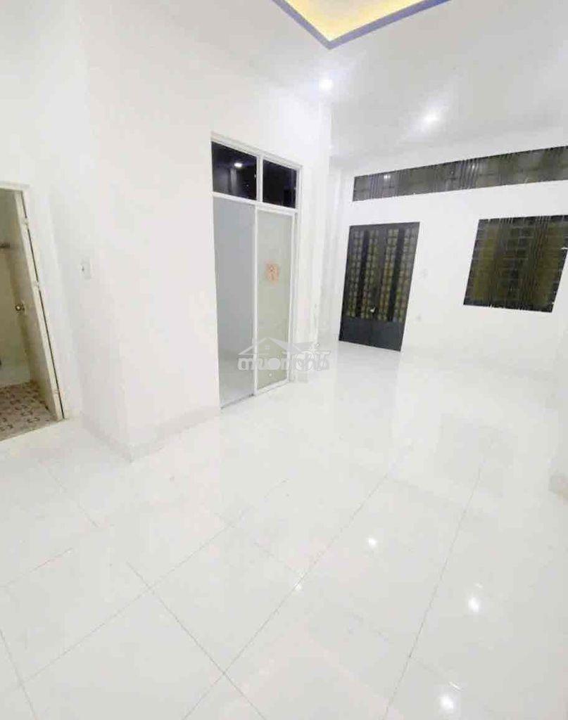 Nhà rộng, 1 trệt, 1 lầu, 1 lửng, 3p. ngủ liền kề p. nhuận - 2