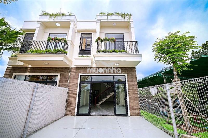 Cần bán nhà ngay đường đt746 bình cơ tân uyên chỉ 2,3 tỷ 70 m² có shr 