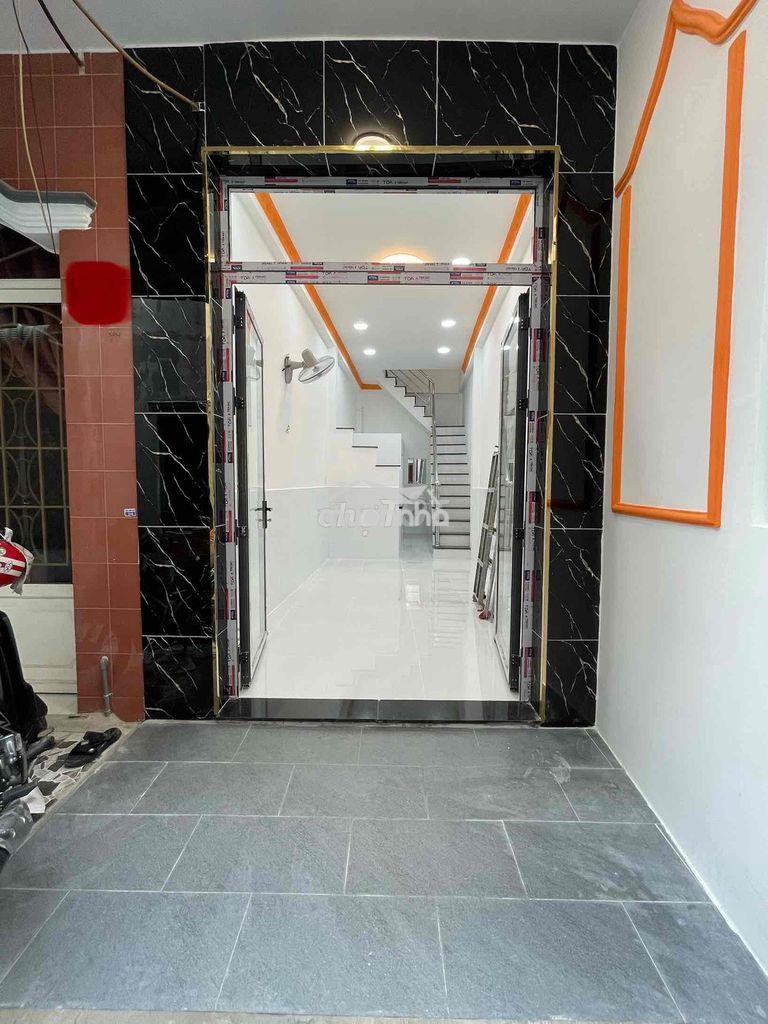 Nhà 2,8x9m 1 lầu 2pn ban công rộng, nhà mới dọn vào ở liền