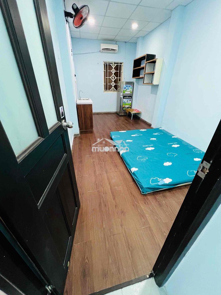 Phòng mặt tiền bắc hải q10.