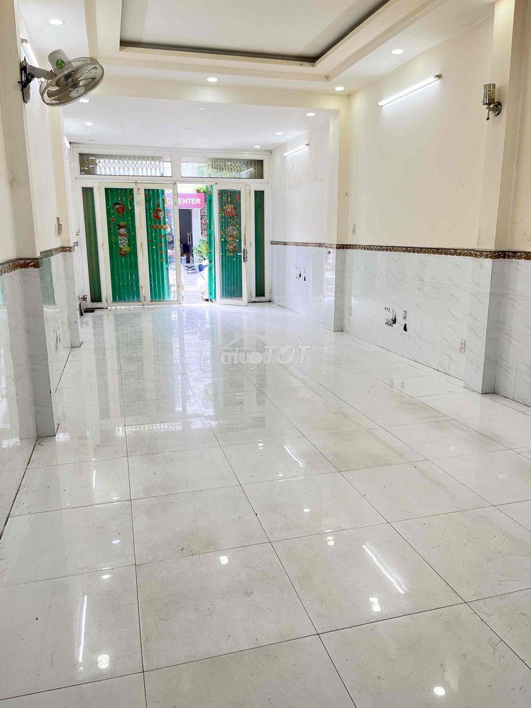 📍 Nhà 4x20m 3 lầu 4pn 3wc 4 máy lạnh giá 20tr/th còn thương lượng