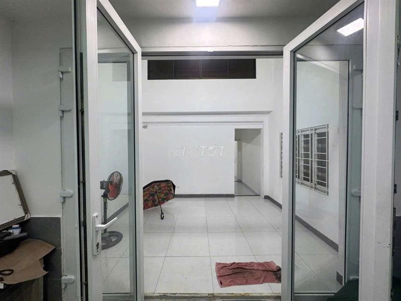 Cho thuê nhà hẻm đường nguyễn hữu tiến 4x20m trệt lửng đúc 3pn  y hình