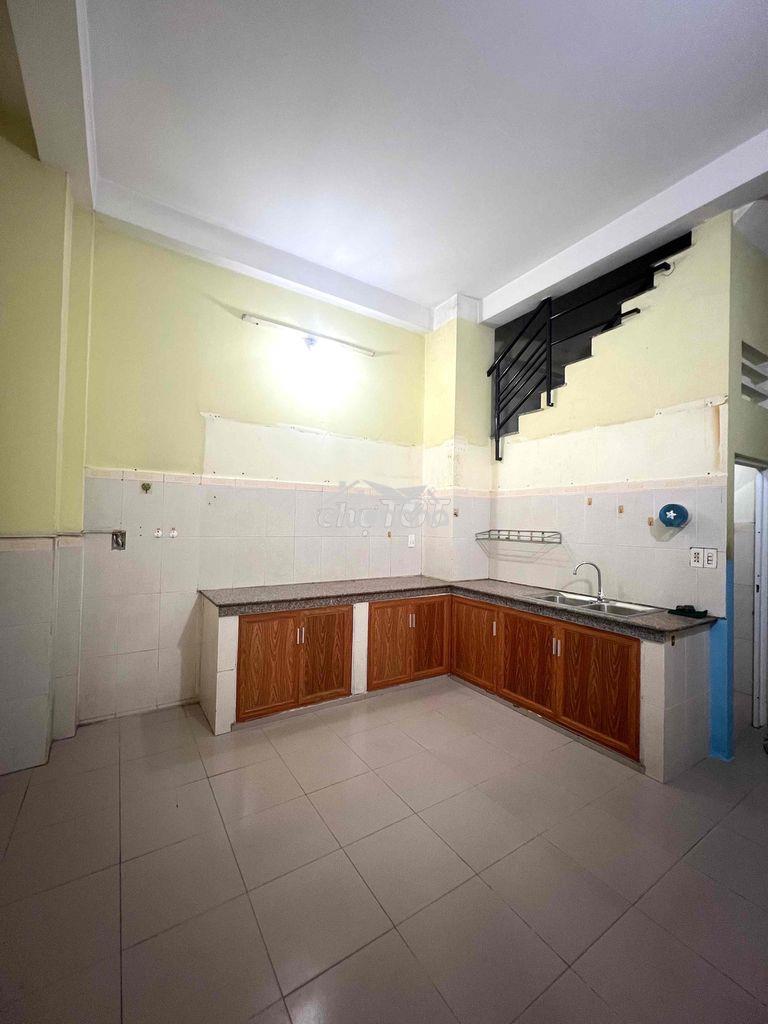 Nhà hẻm xe hơi 6pn5wc gần kênh nước đen giá tốt trong khu vực - 2