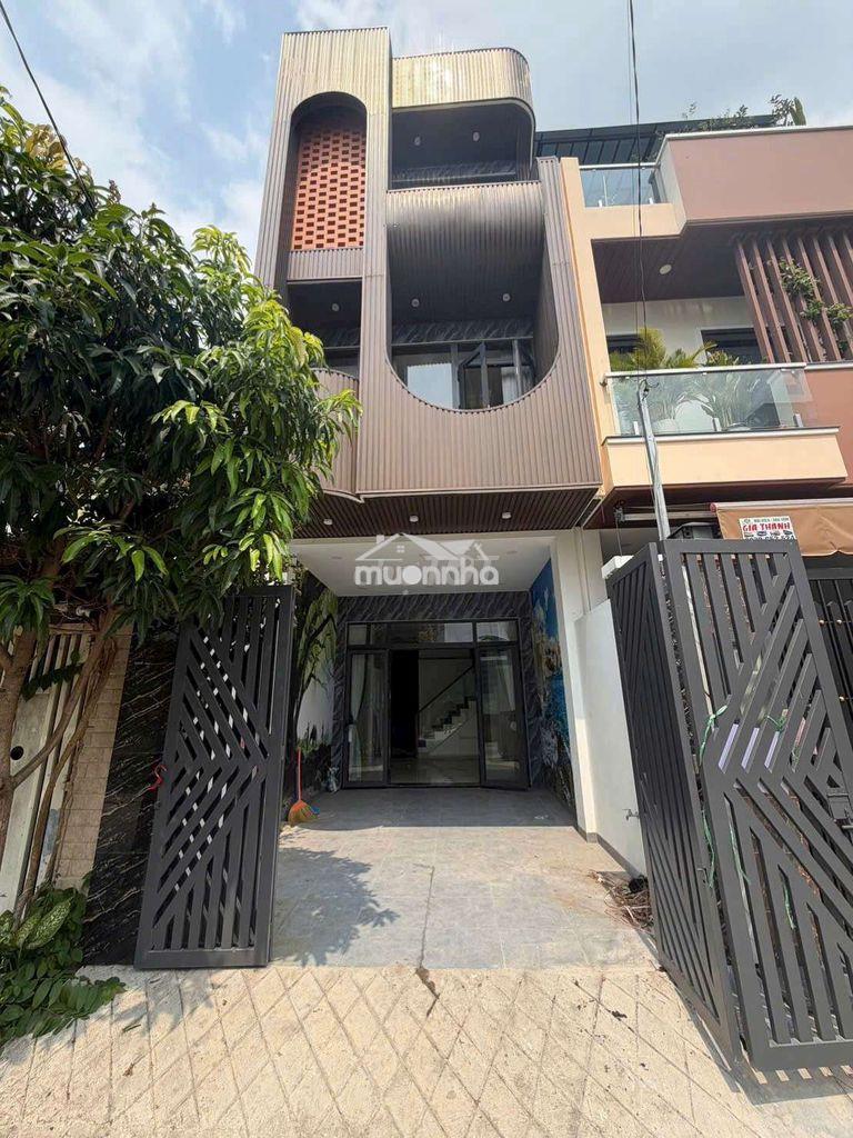 Nhà 3 tầng sát vinhomes grand park q9