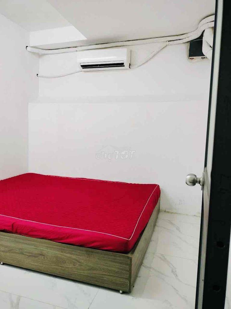 Phòng máy lạnh có sẵn giường nệm chăn ga đối diện bến xe miền tây