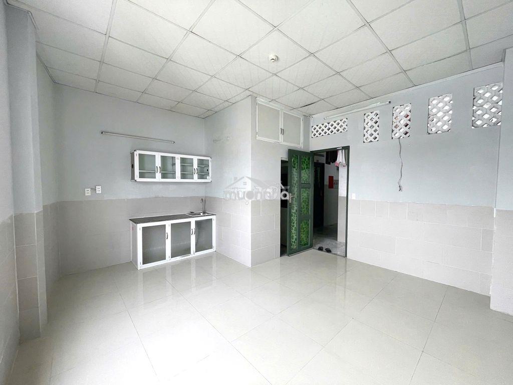 Cửa sổ thoáng cách, sẵn kệ bếp cách hub chỉ vài bước chân đến trường - 3
