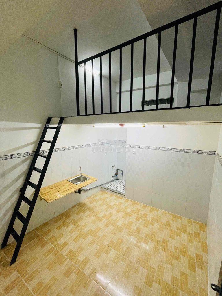 Phòng cho thuê có máy lạnh , gác , toà nhà mặt tiền có thang máy - 4