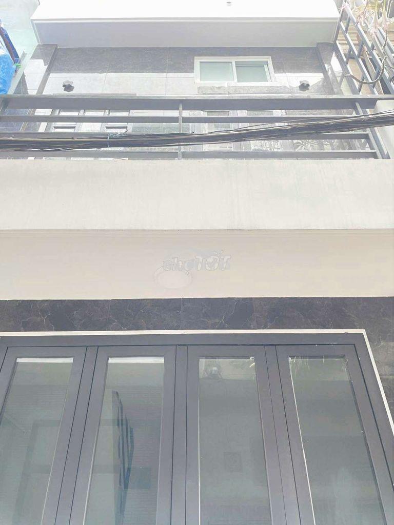 Nhà 3,5x4m 2 lầu ngay ngã tư lạc long quân âu cơ 