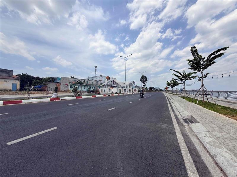 Bán nhà lầu phường bửu long đường xe hơi. cách đường ven sông 50m