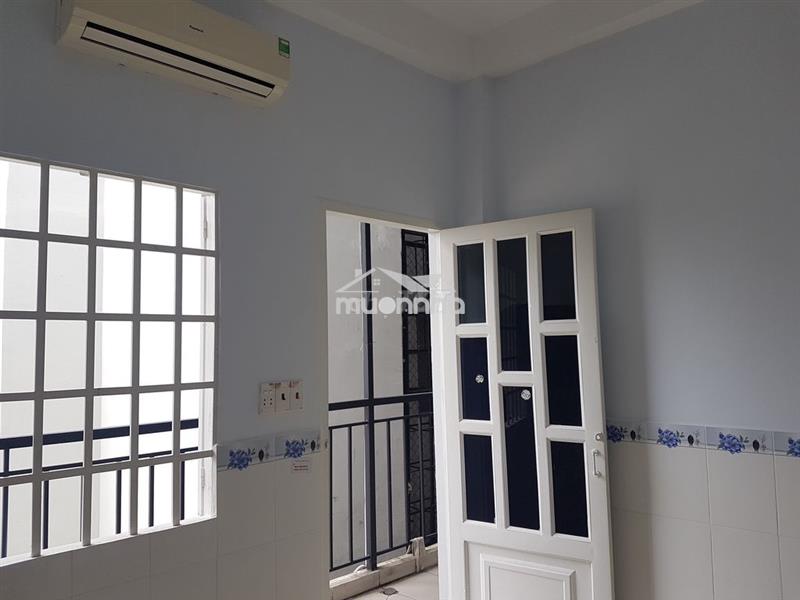 3,3 tr máy lạnh. ban công mini. ngay ngã 4 hàng xanh. gần uvk