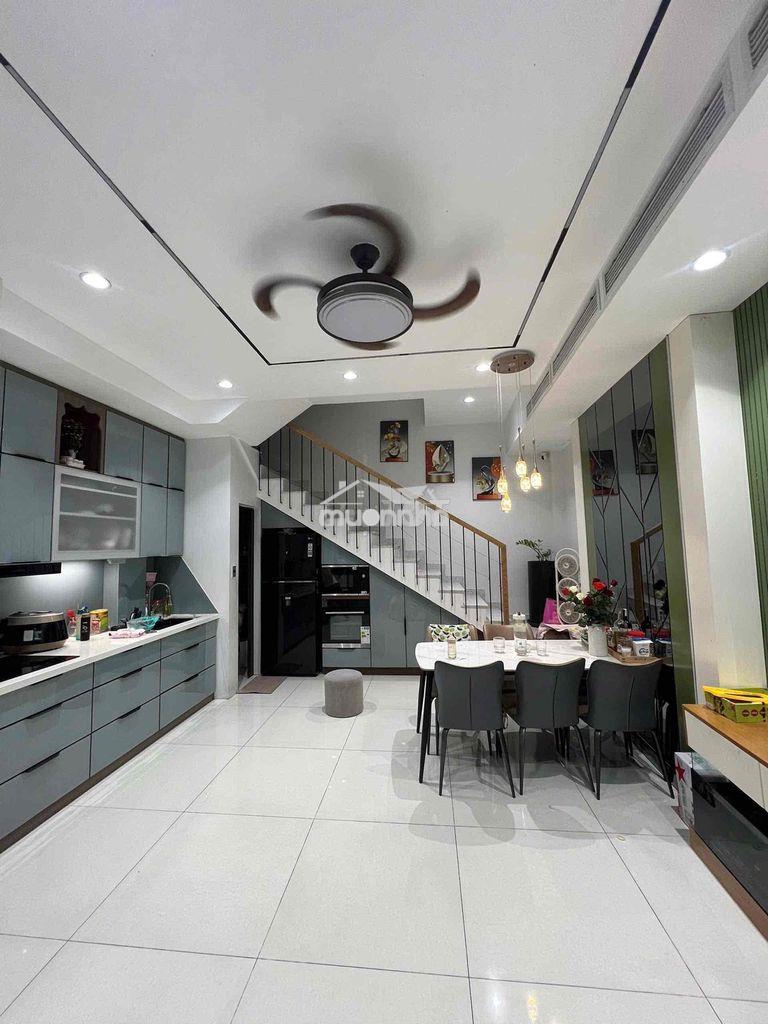 Nhà 3,5tấm,full nội thất,2pn,3wc,pk+bếp rộng rãi