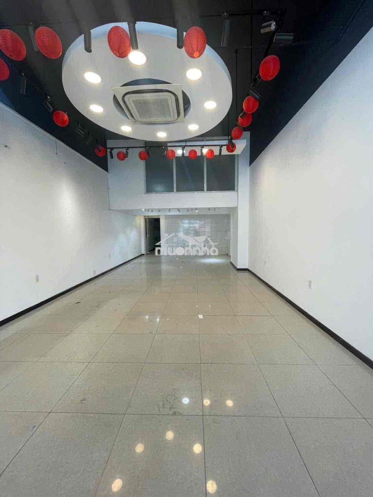 Mặt tiền ql13 ngay phố ngân hàng 1 trệt 1 lửng 2 lầu